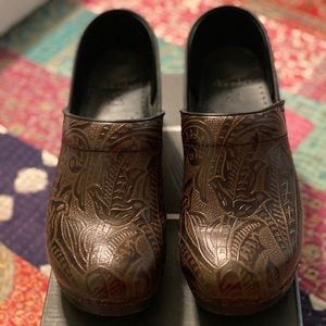 Dansko Professional Tooled Brown - Size 40